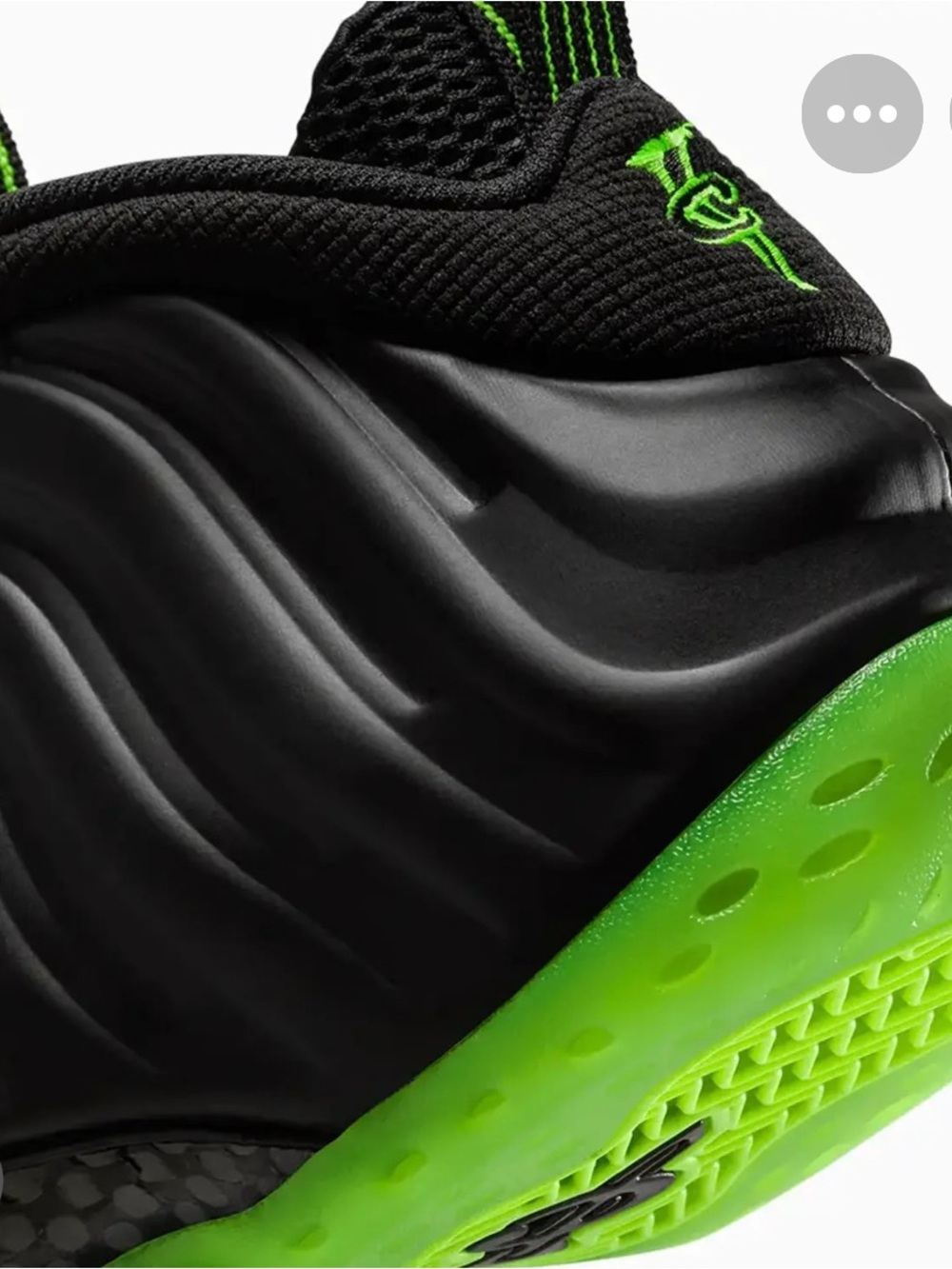 Nike Air Foamposite 1
Streetwear-Basketball Shoes
Size 10.5 men
Black-Volt